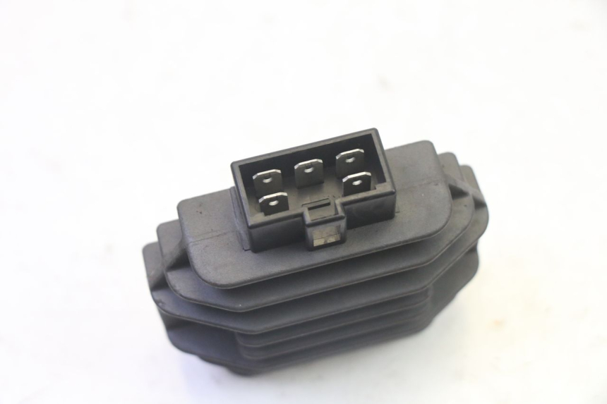 photo de REGULATOR ŁADOWANIA PIAGGIO LIBERTY 125 (1998 - 2008) - Inny kąt widzenia