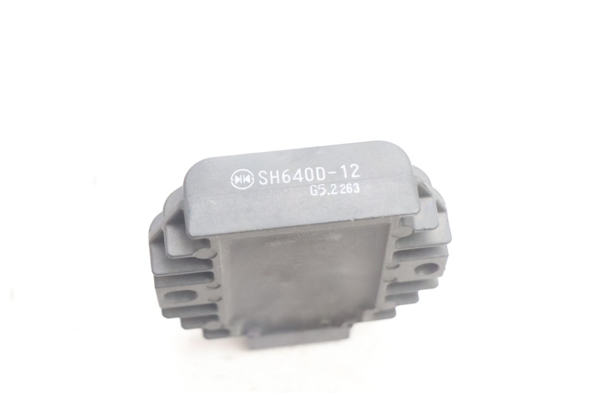 photo de REGULATOR ŁADOWANIA PIAGGIO LIBERTY 125 (1998 - 2008) - Inny kąt widzenia