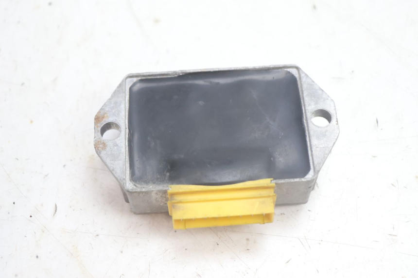 photo de REGULATOR ŁADOWANIA PIAGGIO LIBERTY 50 (1998 - 2003) - Zoom stanu zużycia