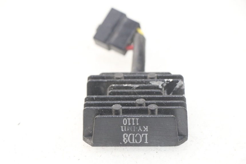 photo de REGULATOR ŁADOWANIA KYMCO LIKE 4T 50 (2009 - 2018) - Zoom stanu zużycia