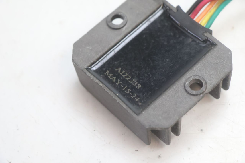 photo de REGULATOR ŁADOWANIA KYMCO LIKE 125 (2009 - 2016) - Inny kąt widzenia