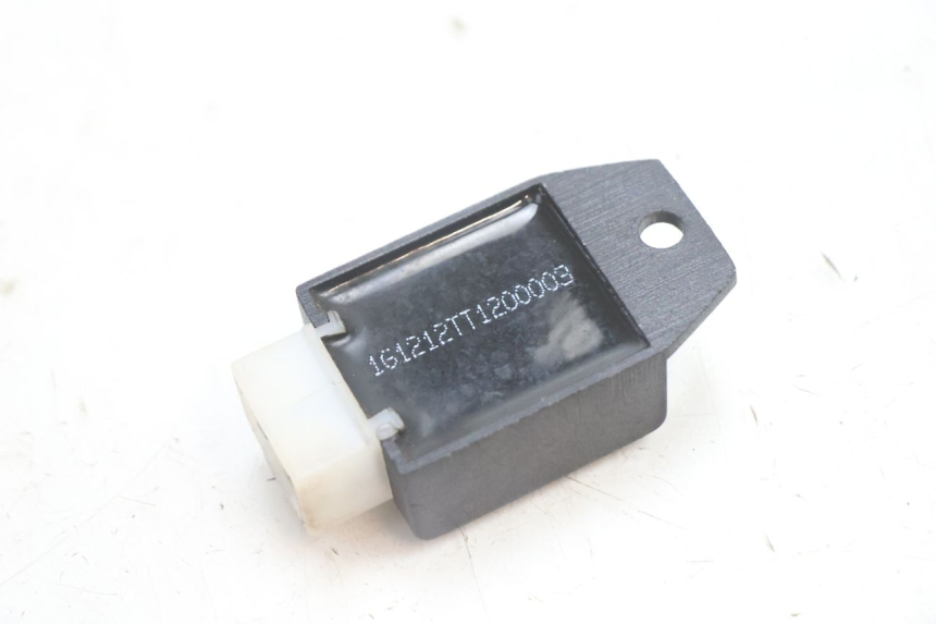 photo de REGULATOR ŁADOWANIA LONGJIA LJ50QT 8M 2T 50 (2010 - 2017) - Inny kąt widzenia