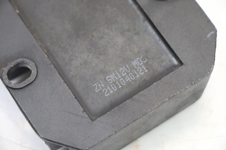 photo de REGULATOR ŁADOWANIA LONGJIA SHARPY 125 (2020 - 2024) - Inny kąt widzenia