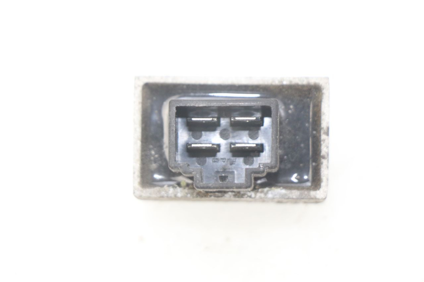 photo de REGULATOR ŁADOWANIA PEUGEOT LUDIX 2 PRO 4T 50 (2008 - 2013) - Zoom stanu zużycia