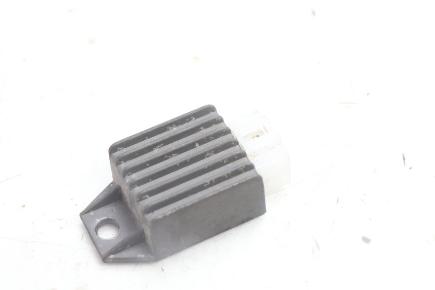 photo de REGULATOR ŁADOWANIA PEUGEOT LUDIX BLASTER 50 (2006 - 2014) - Szczegół części