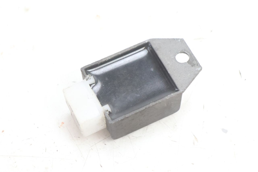 photo de REGULATOR ŁADOWANIA PEUGEOT LUDIX BLASTER 50 (2006 - 2014) - Inny kąt widzenia