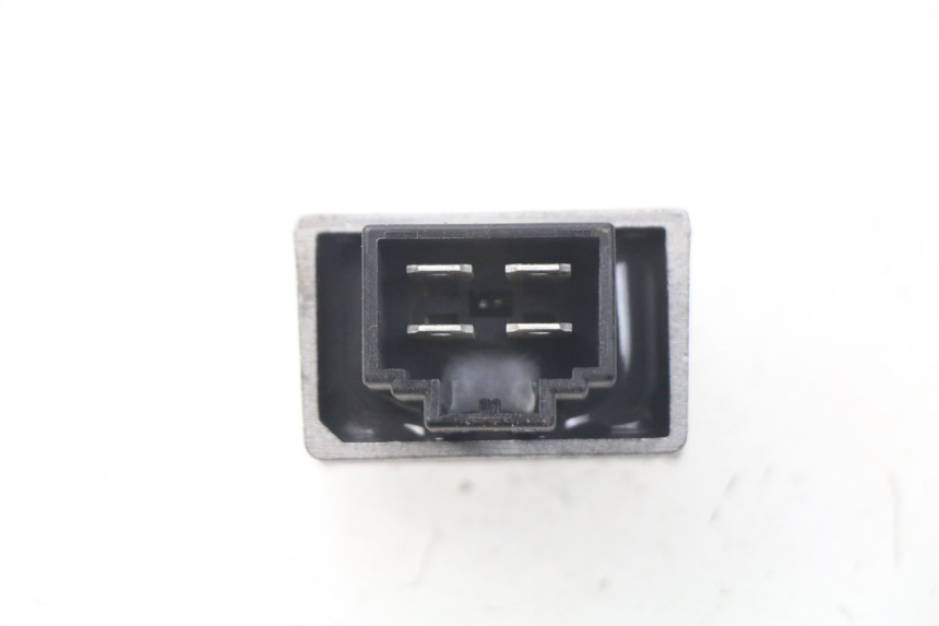 photo de REGULATOR ŁADOWANIA PEUGEOT LUDIX 50 (2005 - 2007) - Zoom stanu zużycia