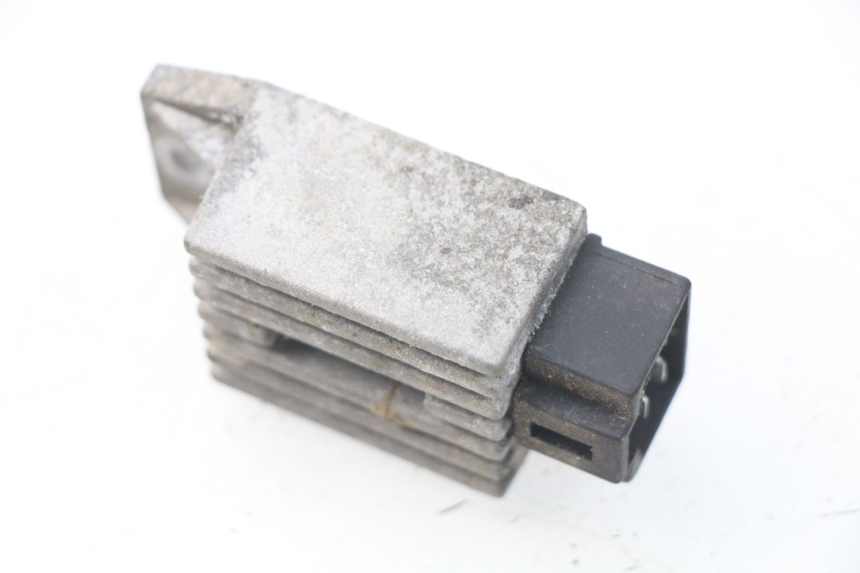 photo de REGULATOR ŁADOWANIA PEUGEOT LUDIX 50 (2008 - 2017) - Zoom stanu zużycia