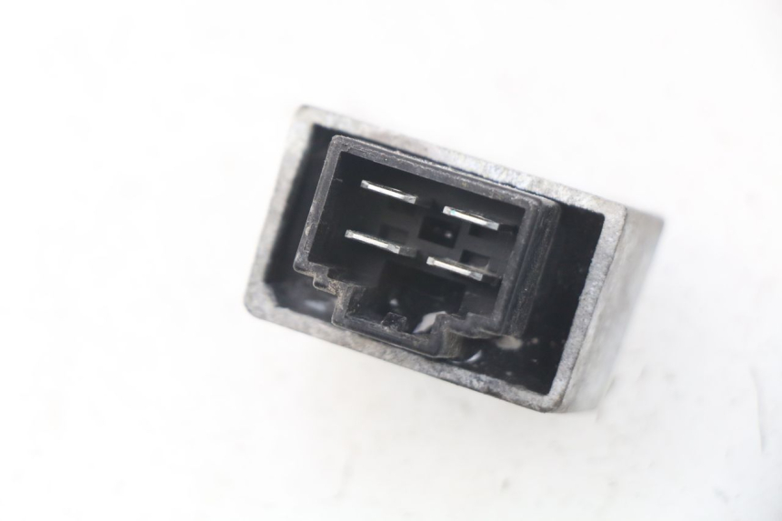 photo de REGULATOR ŁADOWANIA PEUGEOT LUDIX 50 (2008 - 2017) - Zoom stanu zużycia