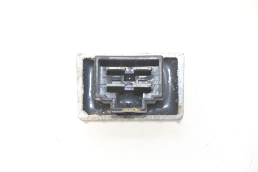 photo de REGULATOR ŁADOWANIA PEUGEOT LUDIX 50 (2005 - 2007) - Zoom stanu zużycia