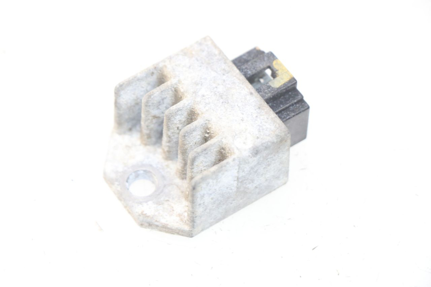 photo de REGULATOR ŁADOWANIA PEUGEOT LUDIX 50 (2005 - 2007) - Inny kąt widzenia