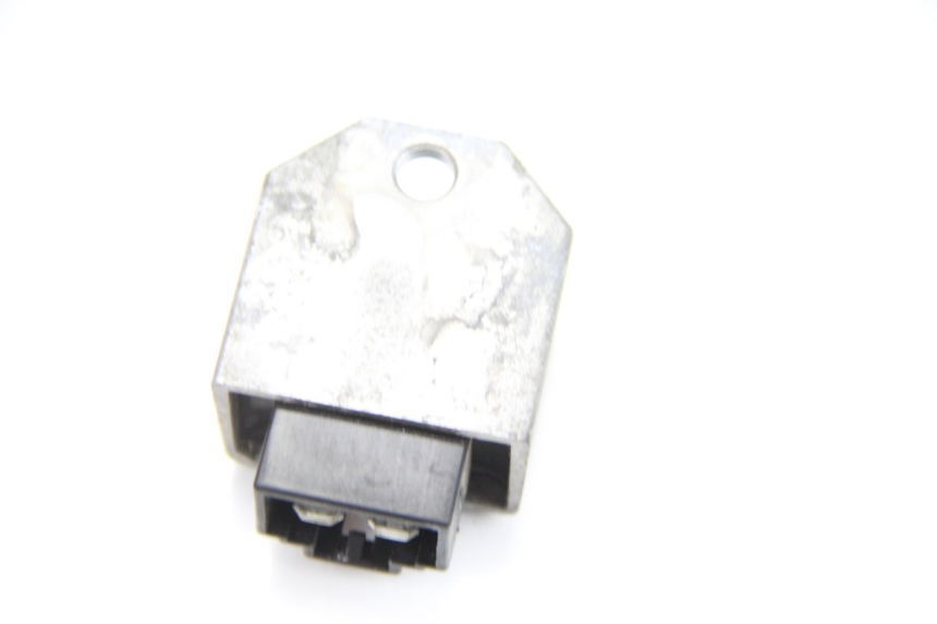 photo de REGULATOR ŁADOWANIA PEUGEOT LUDIX 50 (2008 - 2017) - Zbliżenie techniczne
