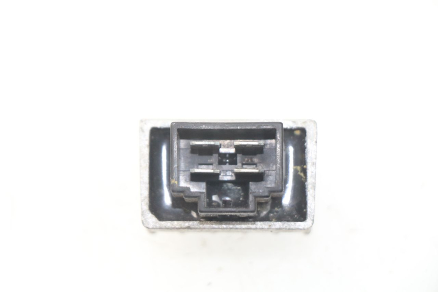 photo de REGULATOR ŁADOWANIA PEUGEOT LUDIX 50 (2008 - 2017) - Zoom stanu zużycia