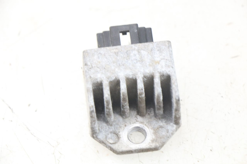 photo de REGULATOR ŁADOWANIA PEUGEOT LUDIX 50 (2008 - 2017) - Zoom stanu zużycia