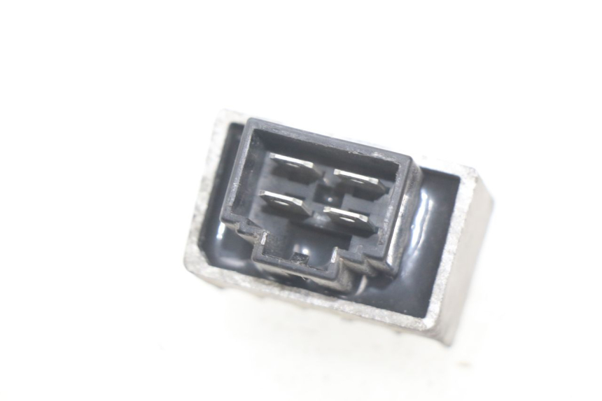 photo de REGULATOR ŁADOWANIA PEUGEOT LUDIX 50 (2008 - 2017) - Zoom stanu zużycia