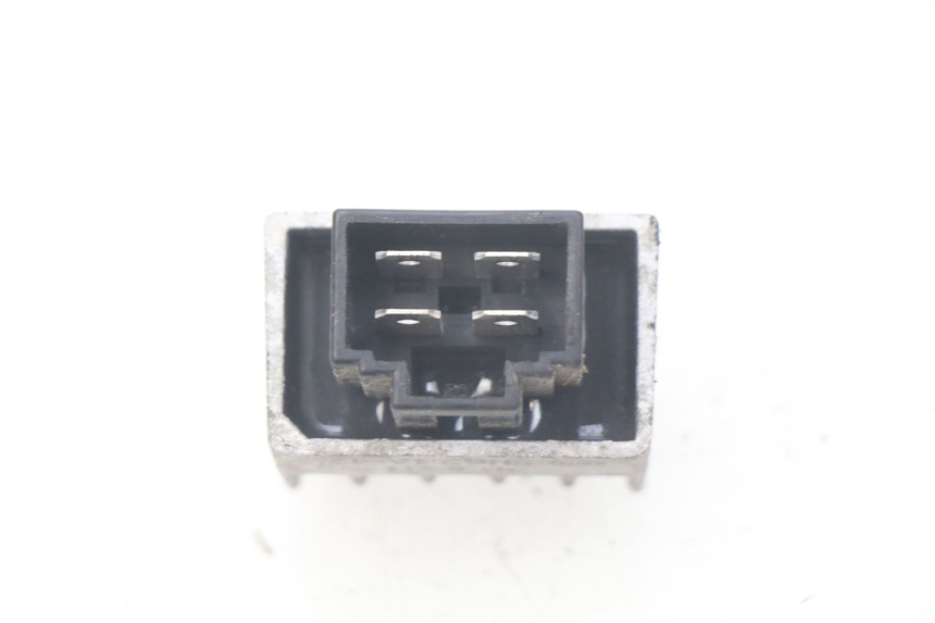 photo de REGULATOR ŁADOWANIA PEUGEOT LUDIX 50 (2008 - 2017) - Szczegół części