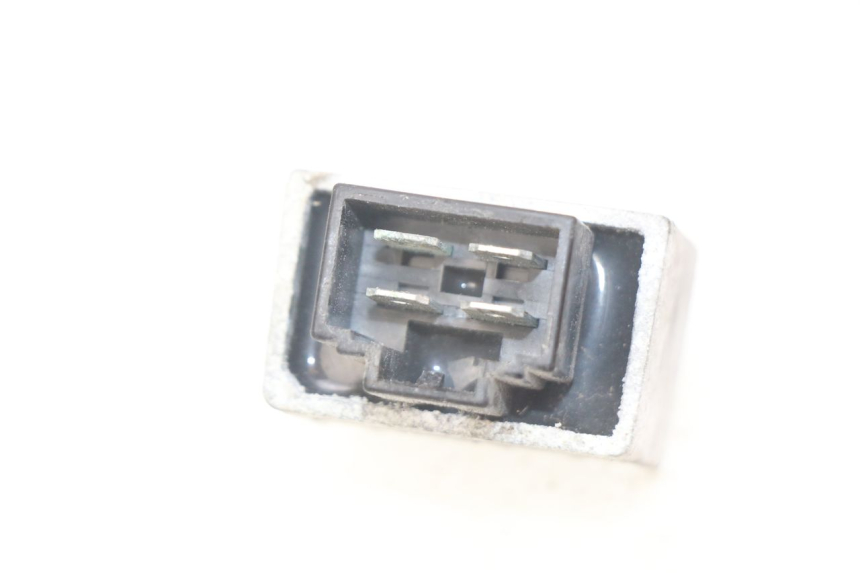 photo de REGULATOR ŁADOWANIA PEUGEOT LUDIX 50 (2008 - 2017) - Zoom stanu zużycia