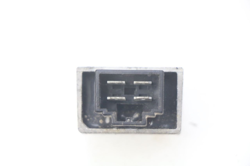 photo de REGULATOR ŁADOWANIA PEUGEOT LUDIX 50 (2008 - 2017) - Zoom stanu zużycia