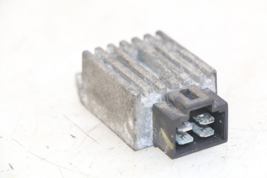 photo de REGULATOR ŁADOWANIA PEUGEOT LUDIX 50 (2005 - 2007) - Zoom stanu zużycia