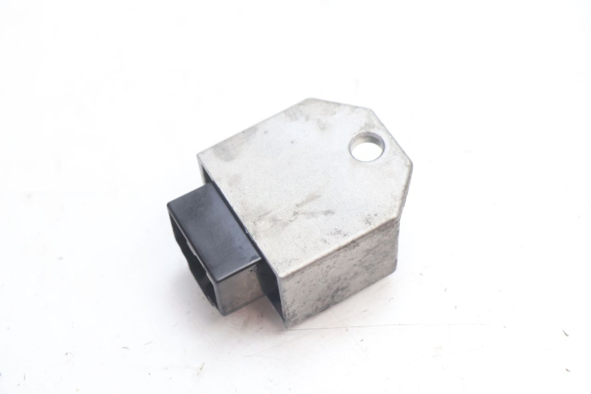 photo de REGULATOR ŁADOWANIA PEUGEOT LUDIX 50 (2008 - 2017) - Zoom stanu zużycia