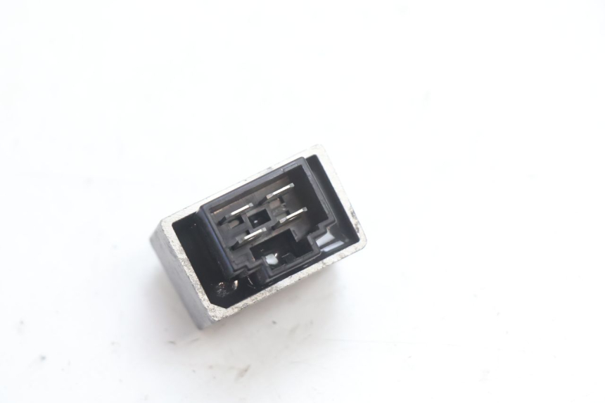 photo de REGULATOR ŁADOWANIA PEUGEOT LUDIX 50 (2008 - 2017) - Inny kąt widzenia