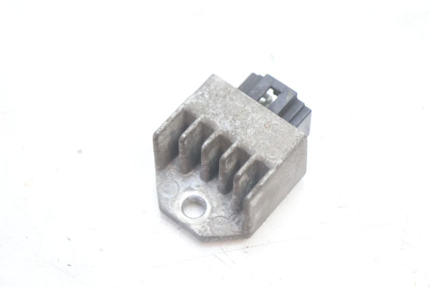 photo de REGULATOR ŁADOWANIA PEUGEOT LUDIX 50 (2005 - 2007) - Szczegół części