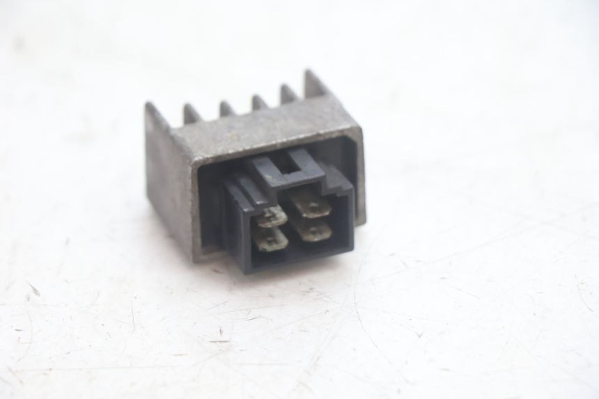 photo de REGULATOR ŁADOWANIA PEUGEOT LUDIX 50 (2005 - 2007) - Zoom stanu zużycia