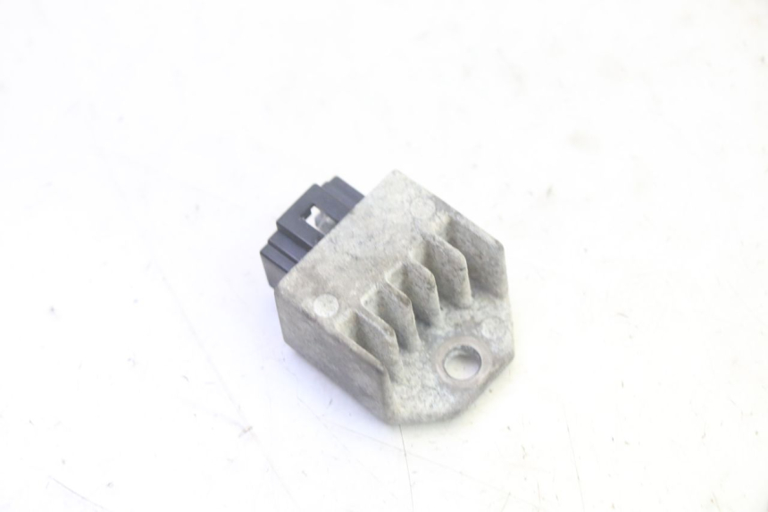 photo de REGULATOR ŁADOWANIA PEUGEOT LUDIX ONE 50 (2004 - 2006) - Szczegół części