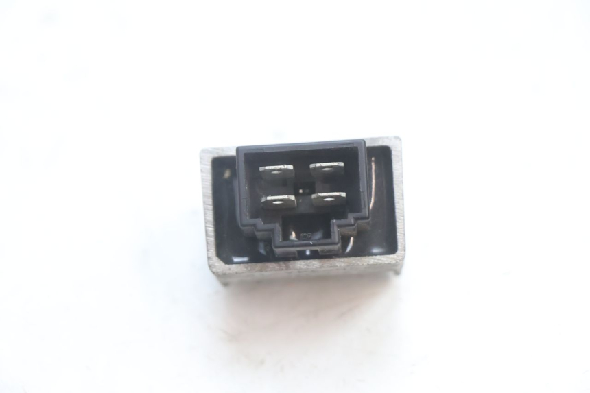 photo de REGULATOR ŁADOWANIA PEUGEOT LUDIX ONE 50 (2004 - 2013) - Zoom stanu zużycia