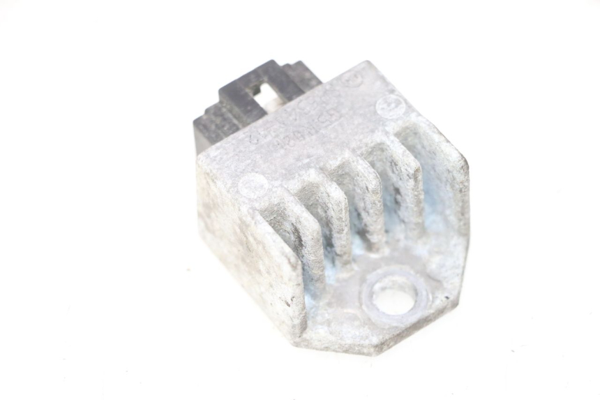 photo de REGULATOR ŁADOWANIA PEUGEOT LUDIX ONE 50 (2004 - 2006) - Inny kąt widzenia