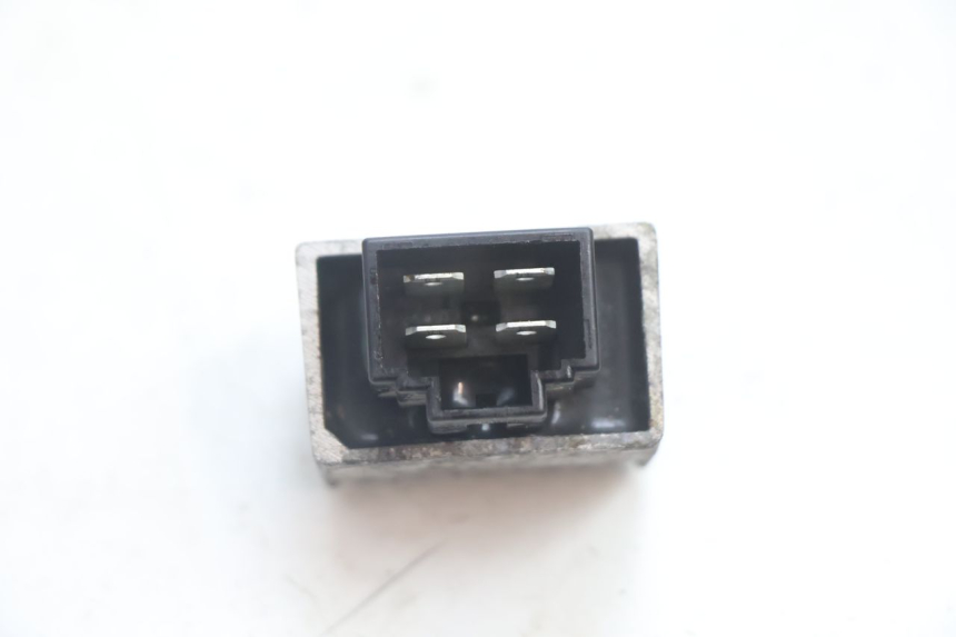 photo de REGULATOR ŁADOWANIA PEUGEOT LUDIX SNAKE 2T 50 (2004 - 2014) - Zoom stanu zużycia