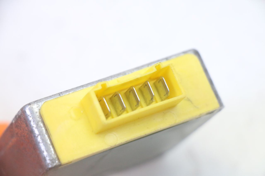 photo de REGULATOR ŁADOWANIA PIAGGIO LXV 4T 50 (2009 - 2013) - Zoom stanu zużycia