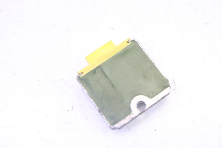 photo de REGULATOR ŁADOWANIA PIAGGIO LXV 4T 50 (2009 - 2013) - Inny kąt widzenia