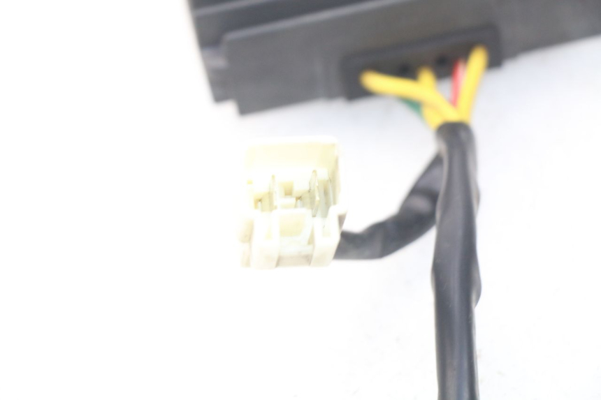 photo de REGULATOR ŁADOWANIA PIAGGIO MP3 HPE 500 (2019 - 2022) - Zbliżenie techniczne