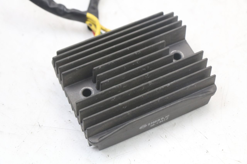 photo de REGULATOR ŁADOWANIA PIAGGIO MP3 HPE 350 (2018 - 2020) - Zoom stanu zużycia