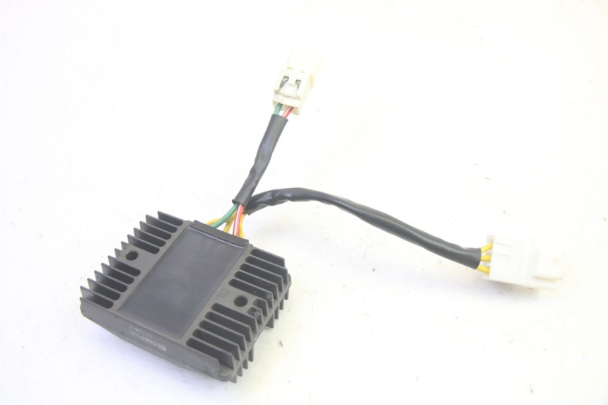 photo de REGULATOR ŁADOWANIA PIAGGIO MP3 HPE 350 (2018 - 2020) - Zbliżenie techniczne