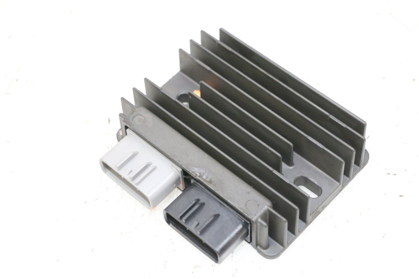 photo de REGULATOR ŁADOWANIA PIAGGIO MP3 HPE 300 (2019 - 2026) - Widok główny