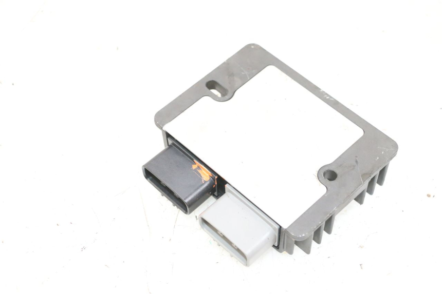 photo de REGULATOR ŁADOWANIA PIAGGIO MP3 HPE 300 (2019 - 2026) - Inny kąt widzenia