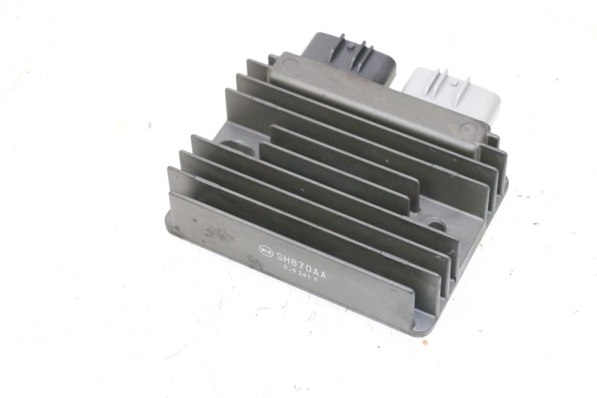 photo de REGULATOR ŁADOWANIA PIAGGIO MP3 HPE 300 (2019 - 2026) - Zbliżenie techniczne