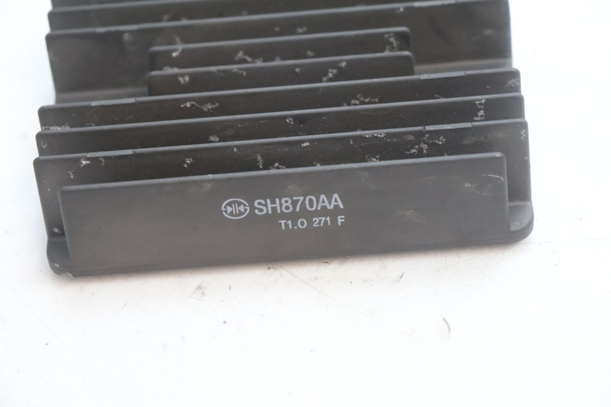 photo de REGULATOR ŁADOWANIA PIAGGIO MP3 HPE 530 (2022 - 2026) - Zoom stanu zużycia