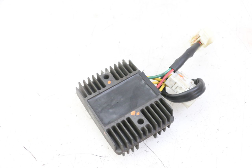 photo de REGULATOR ŁADOWANIA PIAGGIO MP3 LT 300 (2010 - 2016) - Szczegół części