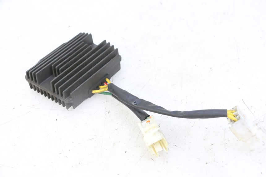 photo de REGULATOR ŁADOWANIA PIAGGIO MP3 LT 300 (2010 - 2016) - Szczegół części