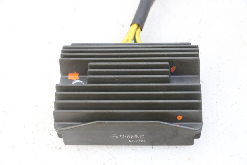 photo de REGULATOR ŁADOWANIA PIAGGIO MP3 LT 300 (2010 - 2016) - Punkty mocowania