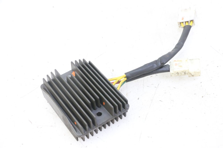 photo de REGULATOR ŁADOWANIA PIAGGIO MP3 LT 300 (2010 - 2016) - Stan powierzchni