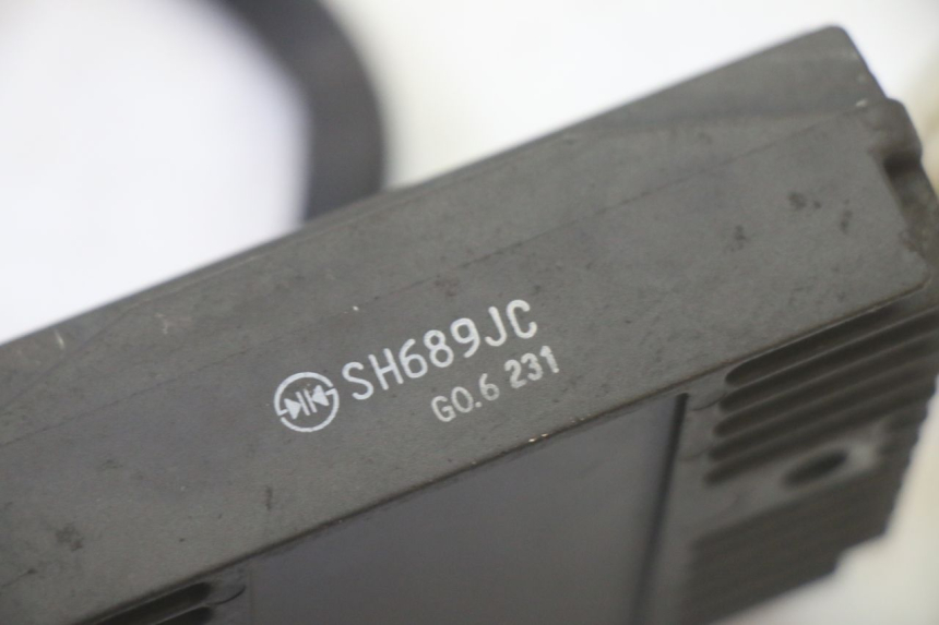 photo de REGULATOR ŁADOWANIA PIAGGIO MP3 LT 300 (2010 - 2016) - Inny kąt widzenia