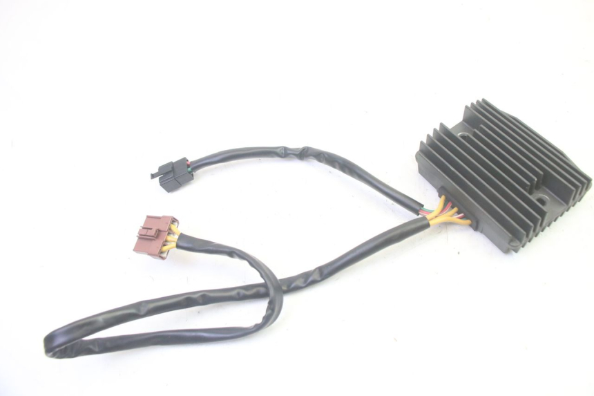 photo de REGULATOR ŁADOWANIA PIAGGIO MP3 LT 400 (2007 - 2012) - Inny kąt widzenia