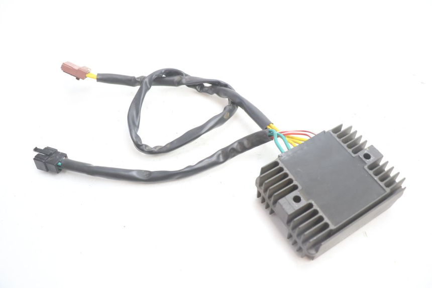 photo de REGULATOR ŁADOWANIA PIAGGIO MP3 LT 400 (2007 - 2012) - Inny kąt widzenia