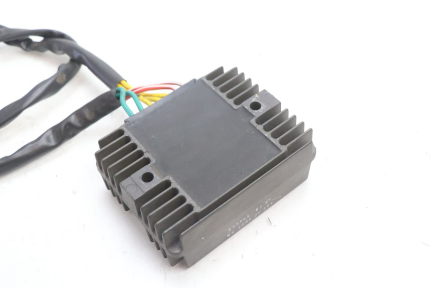 photo de REGULATOR ŁADOWANIA PIAGGIO MP3 LT 400 (2007 - 2012) - Zbliżenie techniczne