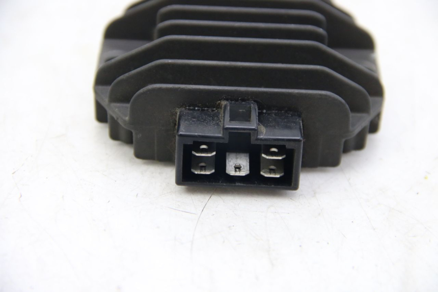 photo de REGULATOR ŁADOWANIA PIAGGIO MP3 125 (2006 - 2014) - Szczegół części