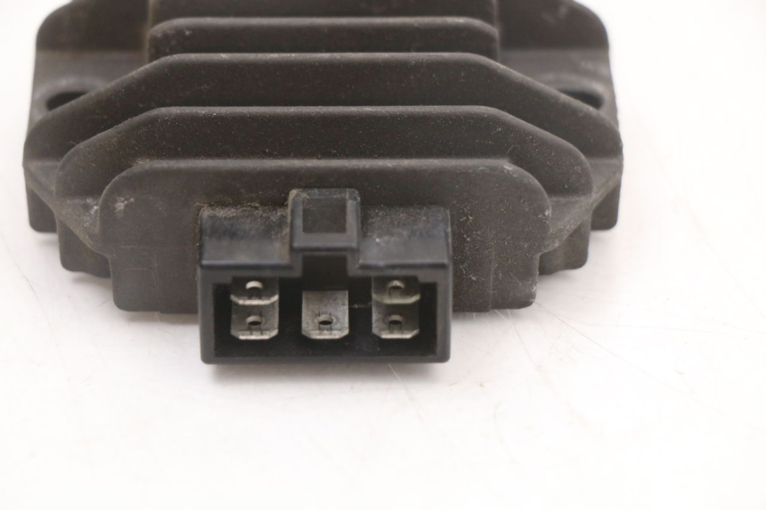 photo de REGULATOR ŁADOWANIA PIAGGIO MP3 125 (2006 - 2014) - Szczegół części